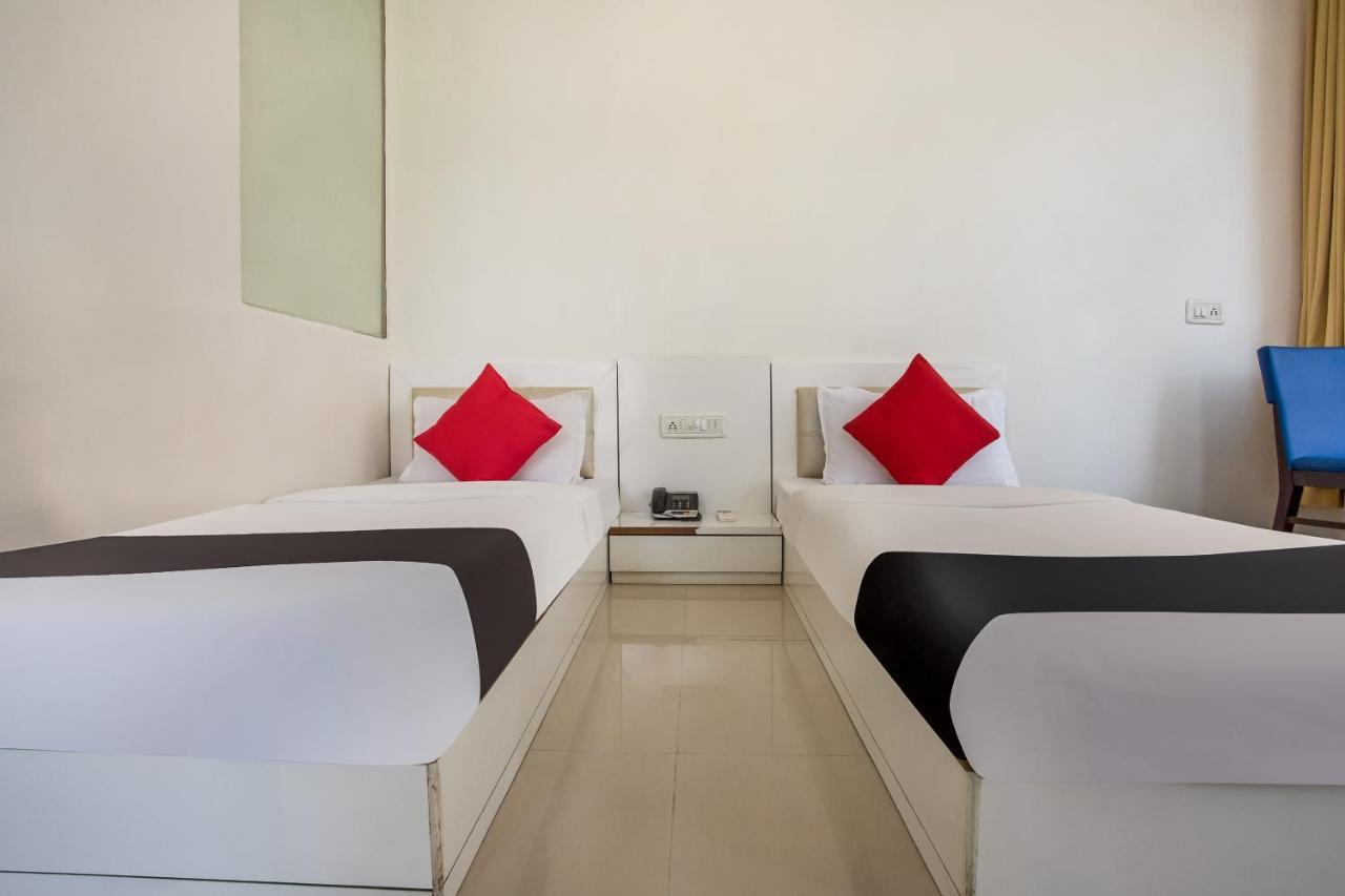 Capital O 35557 Hotel Aura Мумбай Екстериор снимка
