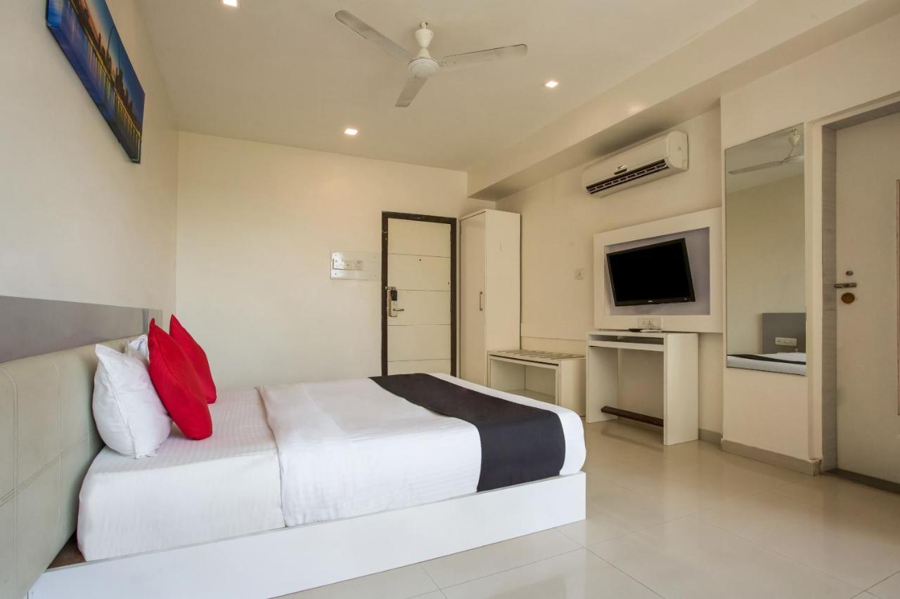 Capital O 35557 Hotel Aura Мумбай Екстериор снимка