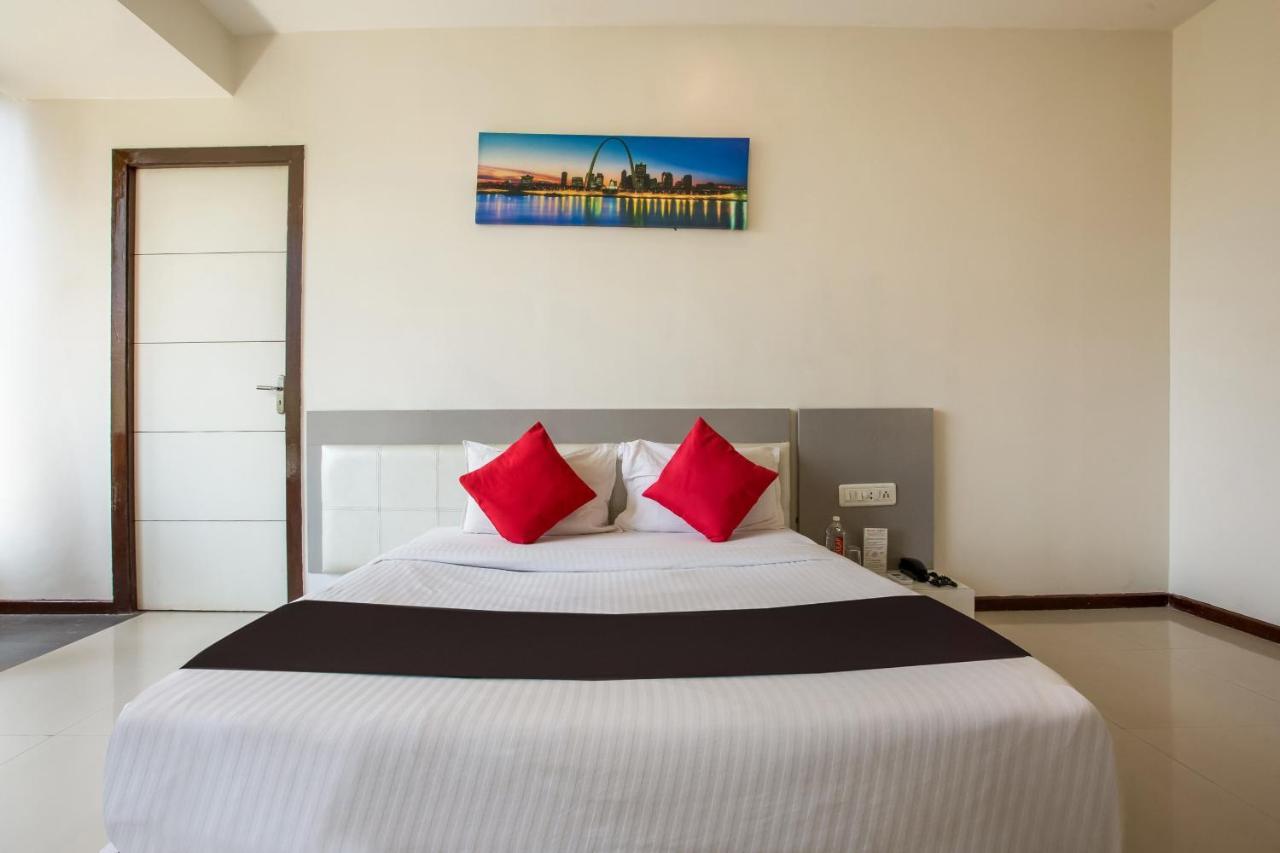 Capital O 35557 Hotel Aura Мумбай Екстериор снимка